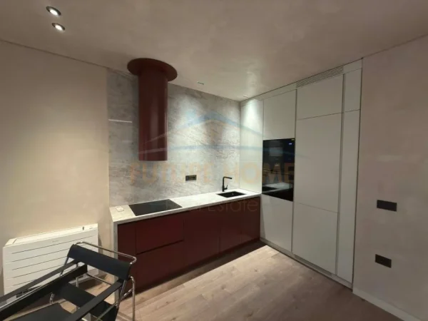 Tirane, jepet me qera apartament 1+1 Kati 6, 100 m² 2.000 € (LION PARK 1)