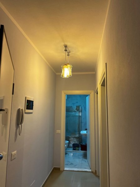 Tirane, jepet me qera apartament 2+1 Kati 5, 70 m² 570 € (Rruga Xhanfize Keko)