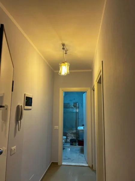 Tirane, jepet me qera apartament 2+1 Kati 5, 70 m² 570 € (Rruga Xhanfize Keko)