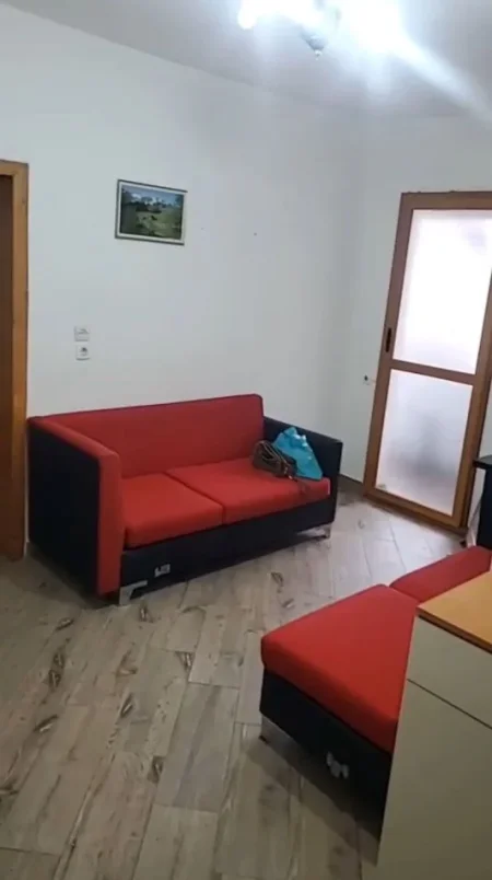 Jepet me Qira Apartament 1+1 tek Selvia, pranë Shkollës Partizani,   350 €uro