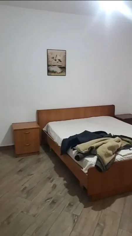Jepet me Qira Apartament 1+1 tek Selvia, pranë Shkollës Partizani,   350 €uro