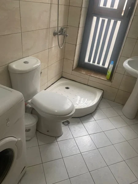 Jepet me Qira Apartament 1+1 tek Selvia, pranë Shkollës Partizani,   350 €uro