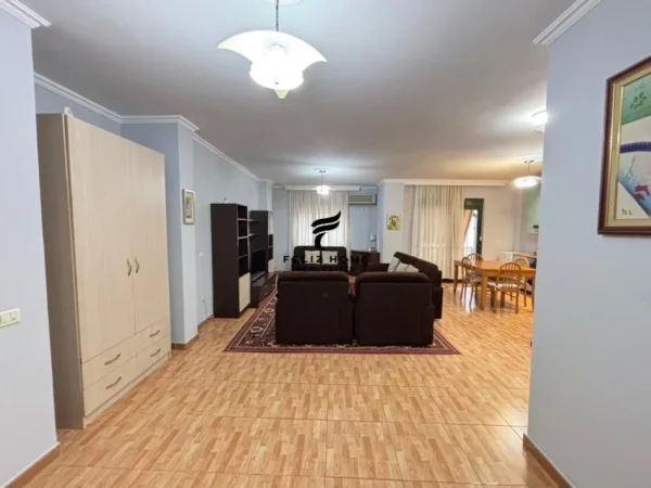 Tirane, jepet me qera apartament 2+1 Kati 4, 120 m² 650 € (RRUGA E KAVAJES)