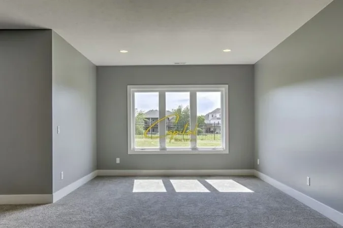 Tirane, jepet me qera ambjent biznesi Kati 0, 30 m² 700 € (21 DHJETORI)