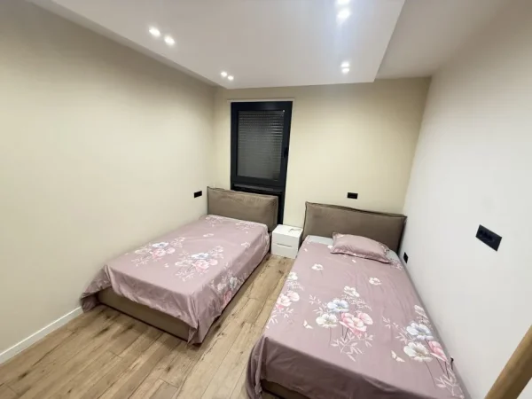 Tirane, jepet me qera apartament 2+1+Ballkon Kati 9, 105 m² 1.300€ (Rezidenca Olimpik)