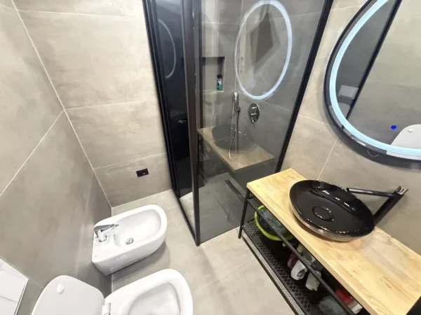 Tirane, jepet me qera apartament 2+1+Ballkon Kati 9, 105 m² 1.300€ (Rezidenca Olimpik)