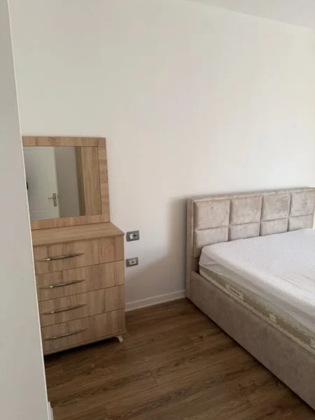 Tirane, jepet me qera apartament 1+1+Ballkon Kati 6, 68 m² 480 € (Bar Santana)