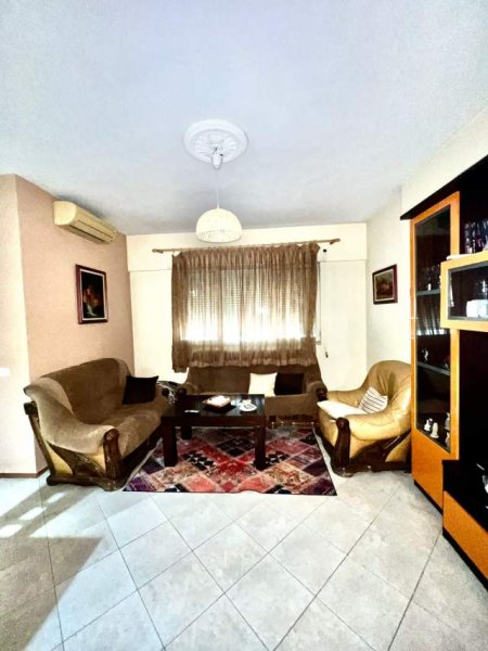 Tirane, shes apartament 2+1 109 m² 185.000 Euro (Komuna e Parist, Pallati i Qendres Kristal)