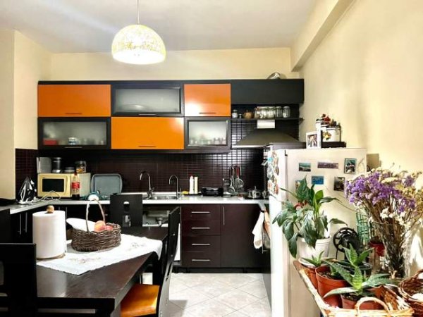 Tirane, shes apartament 2+1 109 m² 185.000 Euro (Komuna e Parist, Pallati i Qendres Kristal)