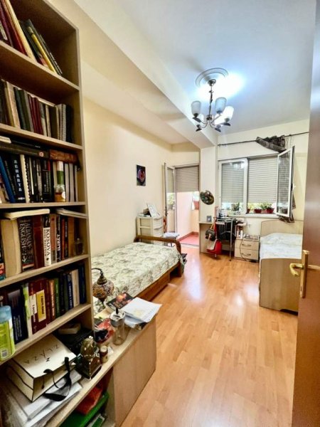 Tirane, shes apartament 2+1 109 m² 185.000 Euro (Komuna e Parist, Pallati i Qendres Kristal)