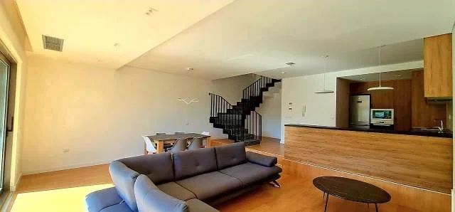 Tirane, jepet me qera apartament 180 m² 1.300 Euro (OLIVE REZIDENCE)