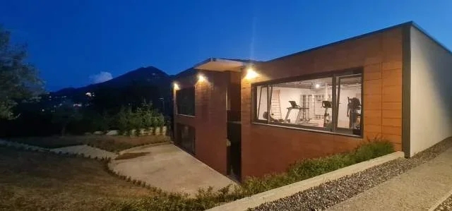 Tirane, jepet me qera apartament 180 m² 1.300 Euro (OLIVE REZIDENCE)