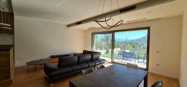 Tirane, jepet me qera apartament 180 m² 1.300 Euro (OLIVE REZIDENCE)