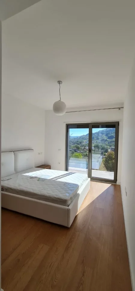 Tirane, jepet me qera apartament 180 m² 1.300 Euro (OLIVE REZIDENCE)