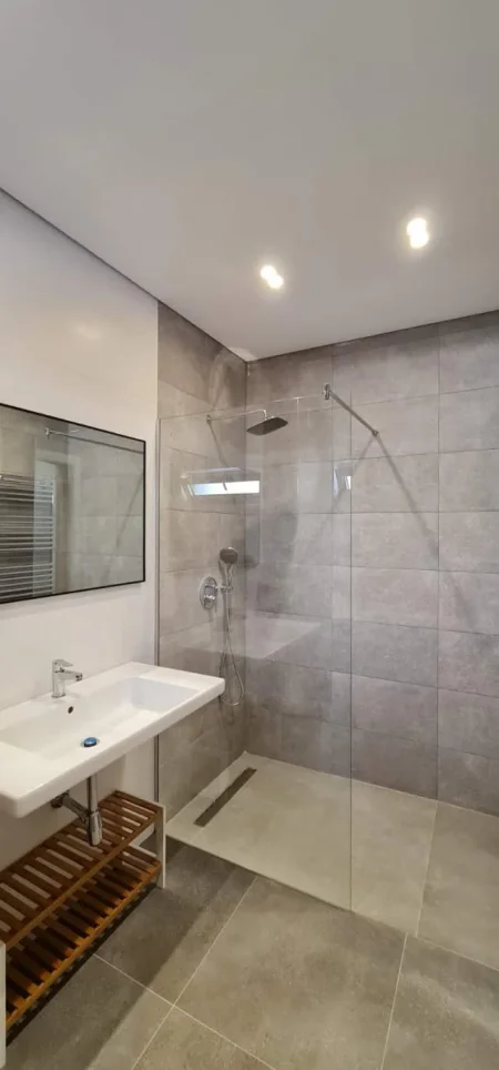 Tirane, jepet me qera apartament 180 m² 1.300 Euro (OLIVE REZIDENCE)