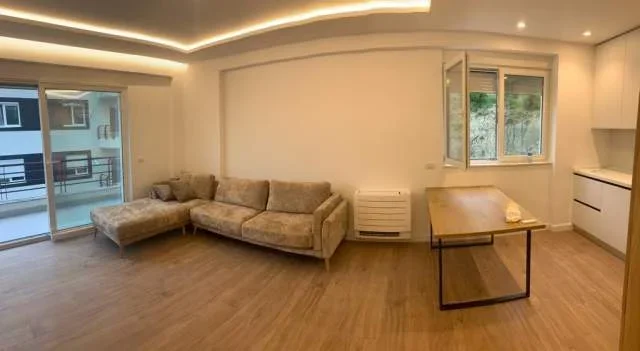 Tirane, jepet me qera apartament 2+1 115 m² 800 Euro (Liqeni ,tek FZ Konstruksion)