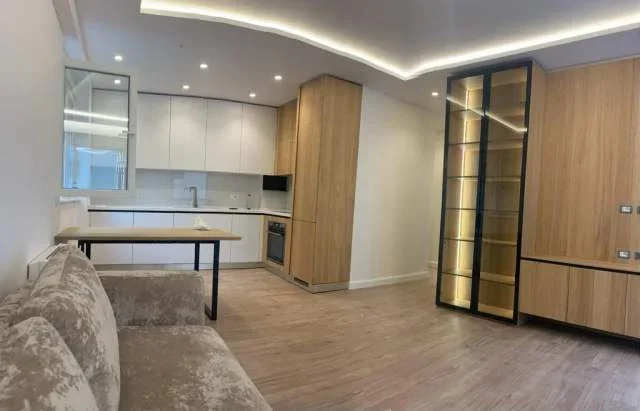 Tirane, jepet me qera apartament 2+1 115 m² 800 Euro (Liqeni ,tek FZ Konstruksion)