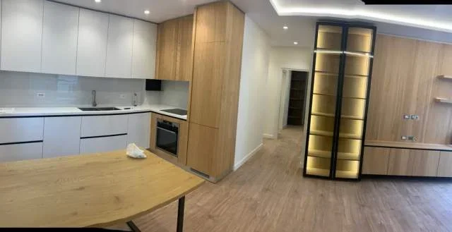 Tirane, jepet me qera apartament 2+1 115 m² 800 Euro (Liqeni ,tek FZ Konstruksion)