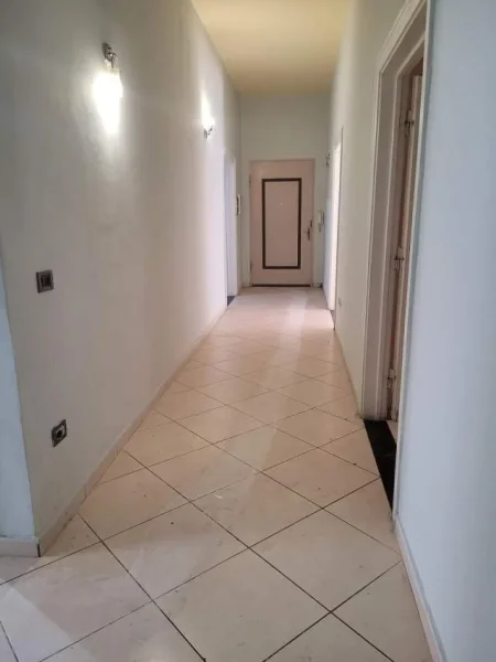 Tirane, jepet me qera ambjent biznesi Kati 1, 203 m² 1.500 Euro (Bulevardi Gjergj Fishta)