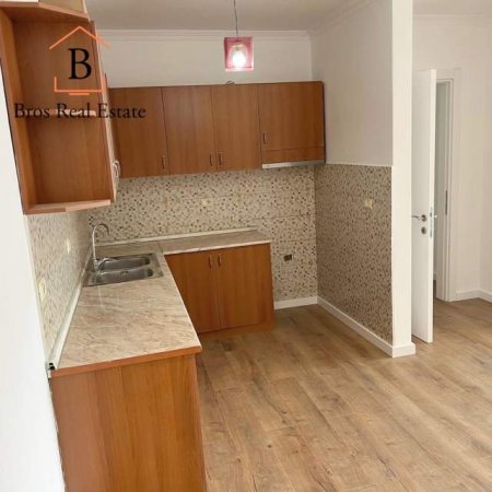 Tirane, jepet me qera apartament 2+1+BLK Kati 4, 110 m² 400 Euro (Rruga Jordan Misja,Bulevardi Ri)