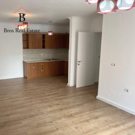 Tirane, jepet me qera apartament 2+1+BLK Kati 4, 110 m² 400 Euro (Rruga Jordan Misja,Bulevardi Ri)