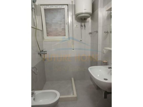 Durres, jepet me qera apartament Kati 2, 130 m² 500 Euro (BLUE STAR)