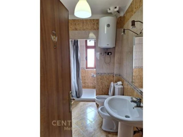 Tirane, jepet me qera apartament 1+1 Kati 2, 55 m² 350 Euro (Porcelan)