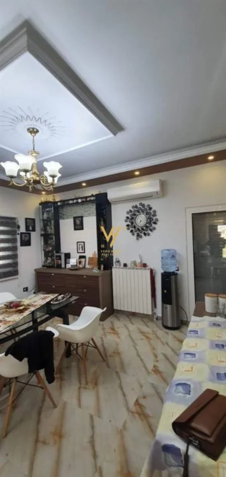 Tirane, shitet Vile 4+1 Kati 0, 400 m² 400.000 Euro (TEG)