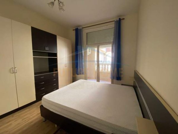 Tirane, jepet me qera apartament 2+1 Kati 2, 110 m² 800 Euro (Qender)