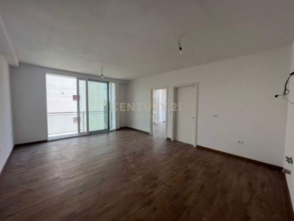 Tirane, jepet me qera apartament 2+1+BLK Kati 3, 100 m² 500 Euro (Farmacia 10)