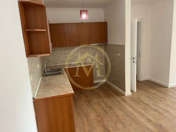 Tirane, jepet me qera apartament 2+1+BLK Kati 4, 110 m² 450 Euro (Rruga Jordan Misja)