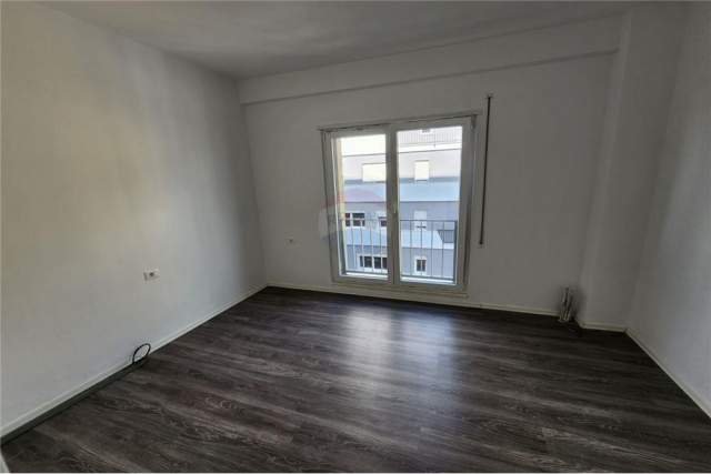 Tirane, jepet me qera apartament 2+1+BLK Kati 5, 110 m² 650 Euro (Rruga Dibres)