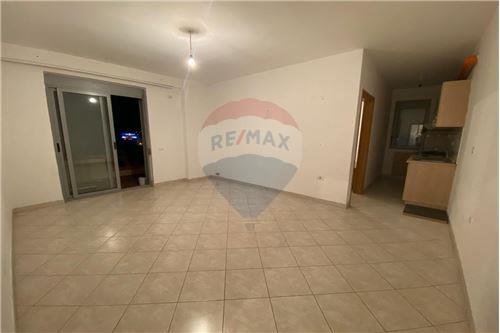 Tirane, shitet apartament 1+1 Kati 6, 62 m² 65.000 Euro (Spitali Hygeja)