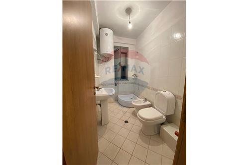 Tirane, shitet apartament 1+1 Kati 6, 62 m² 65.000 Euro (Casa Italia)
