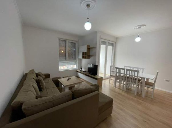 Tirane, jap me qera apartament Kati 2, 110 m² 450 Euro (MATERNITETI I RI)