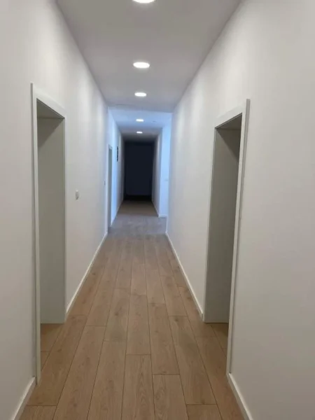 Tirane, shes hotel Kati 1, 1.890 m² 2.000.000 Euro (Tirane)