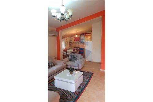 Tirane, jepet me qera Vile 2+1 Kati 3, 118 m² 500 Euro (Rruga Bill Clinton)