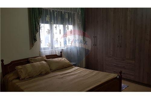 Tirane, jepet me qera Vile 2+1 Kati 3, 118 m² 500 Euro (Rruga Bill Clinton)