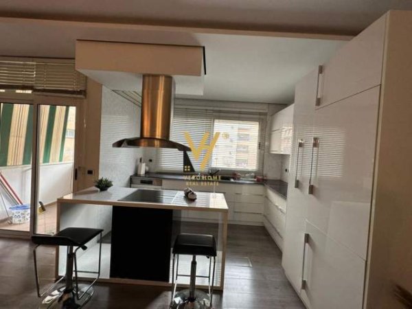 Tirane, jepet me qera apartament 2+1 Kati 5, 110 m² 900 Euro (KOMUNA E PARISIT)