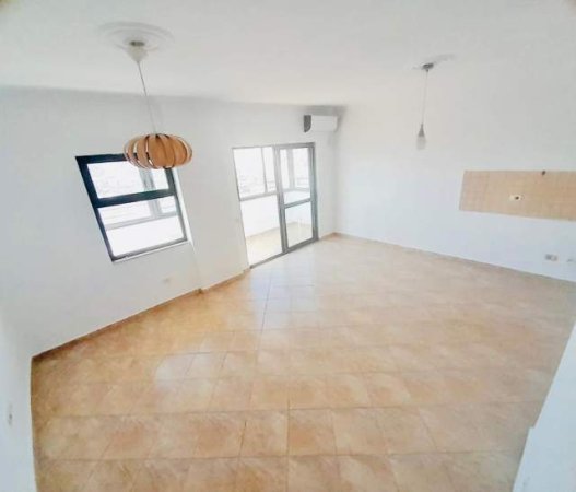 Tirane, shes apartament 2+1 160.000 Euro (21 Dhjetori)