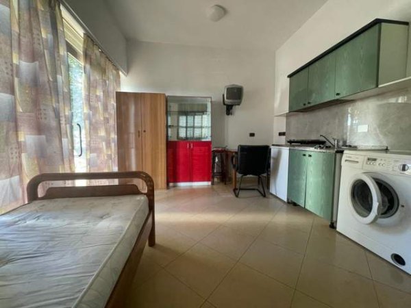 Jap me qera dhome Kati 1, 13000 Leke, prane kryegjyshates Tirane. Faleminderit.