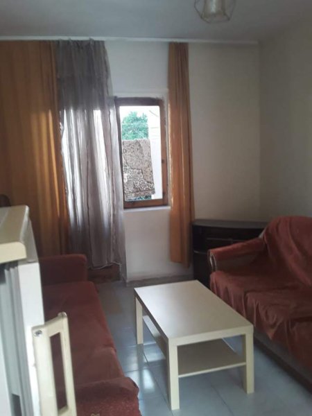 Tirane, jepet me qera Vile 1+1 Kati 1, 60 m² 30.000 Leke (Pran Spitalit Amerikan 2)