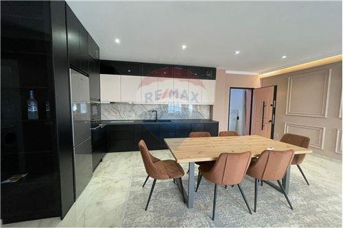 Tirane, jepet me qera apartament 1+1 Kati 3, 500 Euro (Farke Rezidenca Lake Land)