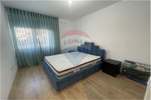 Tirane, jepet me qera apartament 1+1 Kati 3, 500 Euro (Farke Rezidenca Lake Land)
