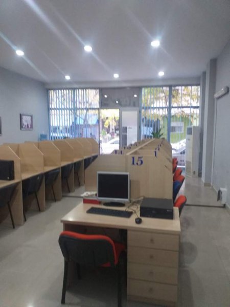 Tirane, jepet me qera ambjent biznesi Kati 0, 100 m² 1.100 Euro (Rruga Vace Zela)