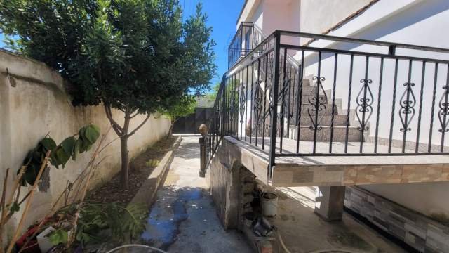 Durres, shitet apartament 3+1 Kati 2, 100 m² 145.000 Euro (ish parku i autobuzave, durres)