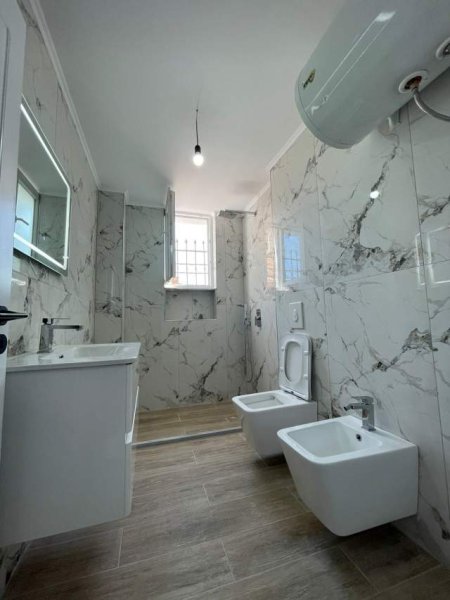 Tirane, shitet 43 m² 82.000 Euro (Rruga e Kavajes prane komisiariatit nr 2)