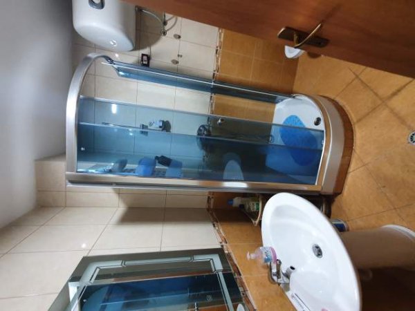 Tirane, jepet me qera apartament 2+1+BLK Kati 5, 370 Euro (PERBALLECASA ITALIA)
