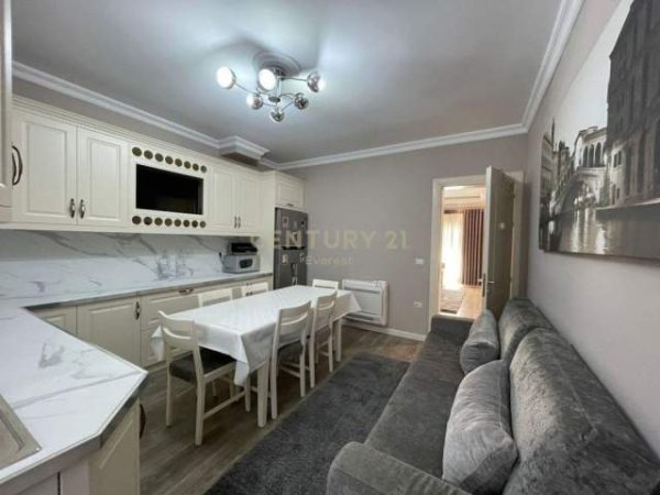 Tirane, jepet me qera apartament 2+1+BLK Kati 2, 140 m² 500 Euro (Ish Vilat e Arabit, Fresku)