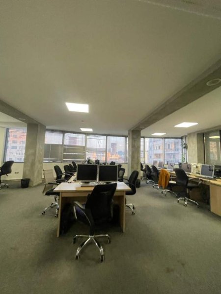 Tirane, jepet me qera apartament 5+1+A+BLK Kati 9, 370 m² 3.700 Euro (zogu zi)
